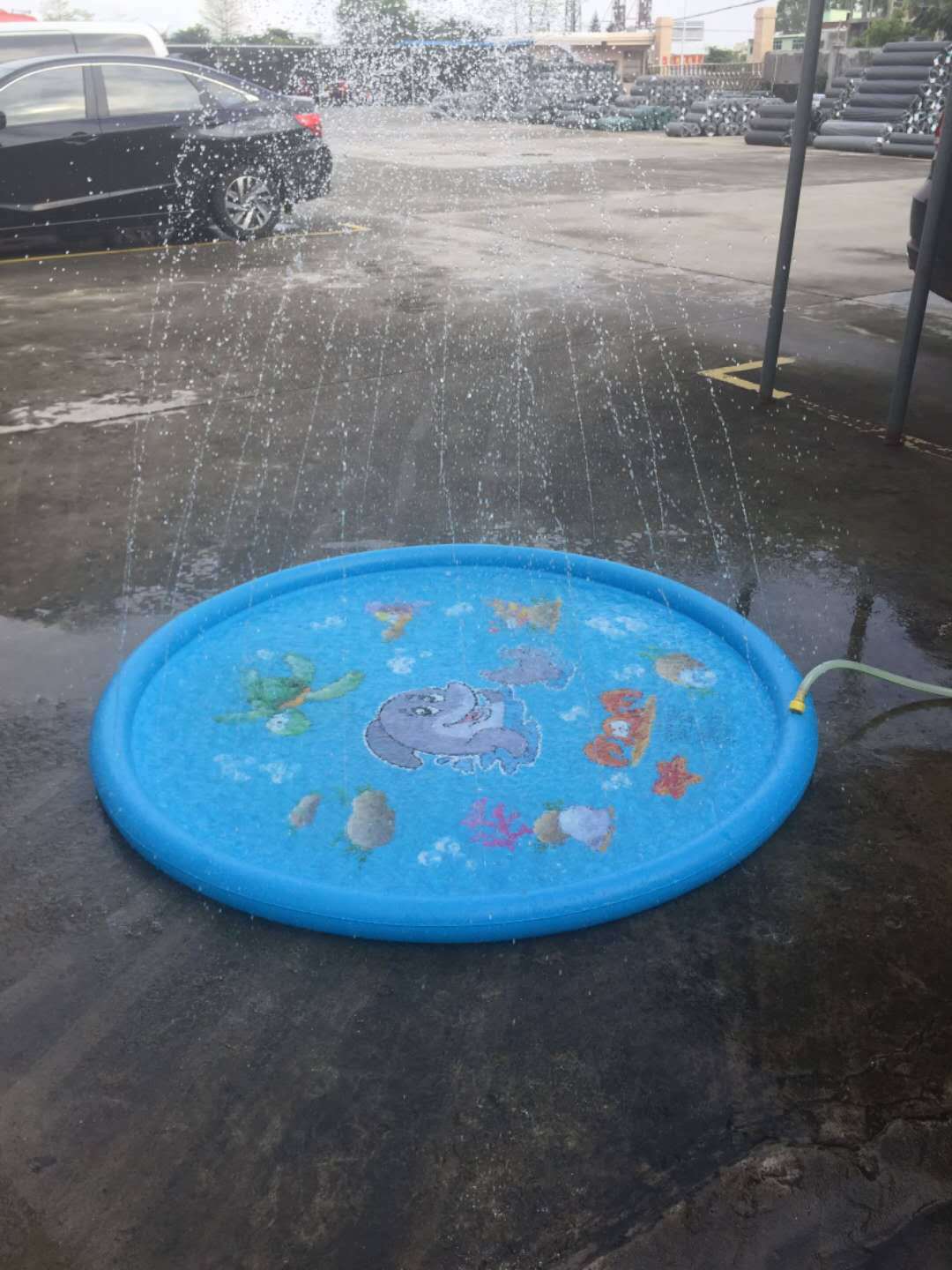 Alfombrilla de piscina con rociador de agua para niños, duradera y resistente, para jugar con salpicaduras y rociadores.